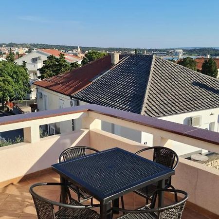 Apartmani Dami Novalja Ngoại thất bức ảnh