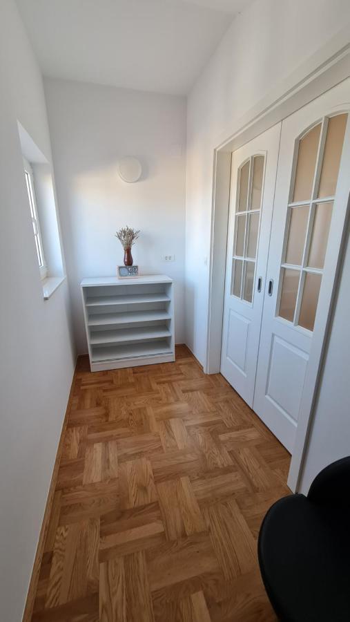 Apartmani Dami Novalja Ngoại thất bức ảnh