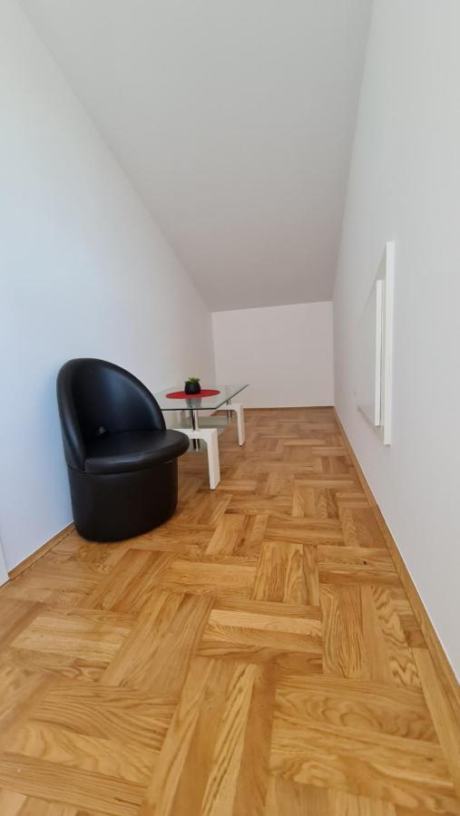 Apartmani Dami Novalja Ngoại thất bức ảnh